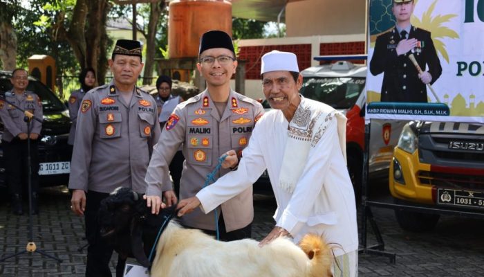 Hari Raya Idul Adha 1447 H, Polres Trenggalek Distribusikan 3 Ekor Sapi dan 33 Ekor Kambing