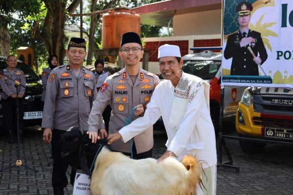Hari Raya Idul Adha 1447 H, Polres Trenggalek Distribusikan 3 Ekor Sapi dan 33 Ekor Kambing