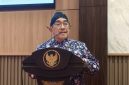 Wabup KH. Imam Hasyim saat menyampaikan jawaban Bupati atas pandangan Fraksi DPRD Sumenep 