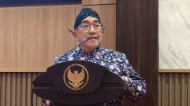 Wabup KH. Imam Hasyim saat menyampaikan jawaban Bupati atas pandangan Fraksi DPRD Sumenep 