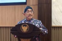 Wabup KH. Imam Hasyim saat menyampaikan jawaban Bupati atas pandangan Fraksi DPRD Sumenep