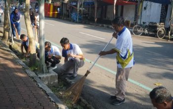 Pegawai di Lingkup Sekretariat Daerah Trenggalek Lakukan Kerja Bakti di Hari Lingkungan Hidup Sedunia tahun 2026 3 Pegawai di Lingkup Sekretariat Daerah Trenggalek Lakukan Kerja Bakti di Hari Lingkungan Hidup Sedunia tahun 2026