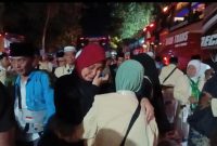 Suasana haru jamaah haji saat tiba di Pendopo Manggala Praja Nugraha Kabupaten Trenggalek 