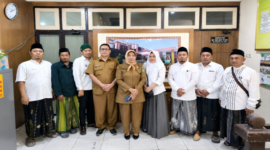 Direktur RSUDMA Sumenep dr. Hj. Erliyati, M.Kes bersama pengurus LKNU Sumenep 