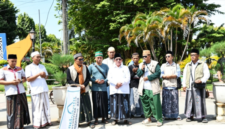 Wabup Sumenep KH Imam Hasyim saat akan melepas keberangkatan jamaah Ittisolana ke Situbondo