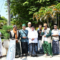 Wabup Sumenep KH Imam Hasyim saat akan melepas keberangkatan jamaah Ittisolana ke Situbondo 