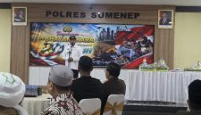 Bupati Sumenep Achmad Fauzi Wongsojudo saat menyampaikan sambutan di acara tasyakuran Hari Bhayangkara ke-80 Polres Sumenep