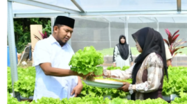Bupati Sumenep Achmad Fauzi Wongsojudo bersama Ira Farm