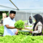 Bupati Sumenep Achmad Fauzi Wongsojudo bersama Ira Farm