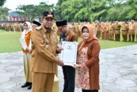 Bupati Sumenep Dr. H. Achmad Fauzi Wongsojudo usai apel pagi