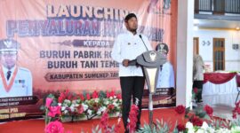 Bupati Sumenep Achmad Fauzi Wongsojudo saat membuka Launching BLT DBHCHT