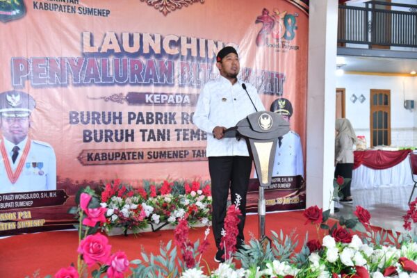 Bupati Fauzi Salurkan BLT Buruh Tembakau, Tegaskan Komitmen Pemkab Jaga Kesejahteraan Pekerja