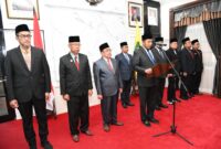 Bupati Sumenep Achmad Fauzi Wongsojudo saat mengambil sumpah janji pejabat