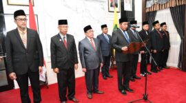 Bupati Sumenep Achmad Fauzi Wongsojudo saat mengambil sumpah janji pejabat