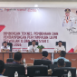 Kepala DPMPTS Sumenep Heru Susanto (tengah) didampingi Sekretaris dan Kabid Permodalan