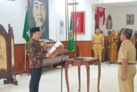 Bupati Trenggalek Mochamad Nur Arifin saat melakukan pengambilan sumpah jabatan Pj Sekretaris Daerah Trenggalek 