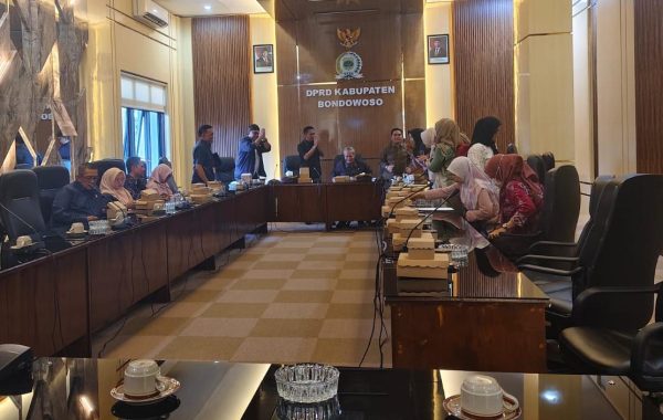 Dinpendik Bondowoso saat bearing bareng Komisi IV DPRD Bondowoso