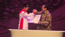 Ketua Umum ABPEDNAS (kiri) bersama Ketua Umum SMSI, Firdaus usai menandatangani kerjasama