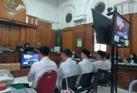 Lima terdakwa korupsi BSPS Sumenep saat menjalani sidang pembacaan tuntutan