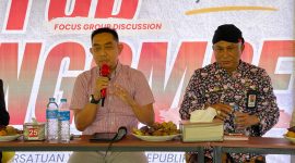 Hairul Anwar, Anggota Komisi 1 DPRD Sumenep (kiri)