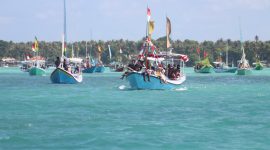Laut Masalembu dipenuhi perahu dalam acara petik laut