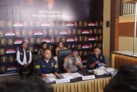Kapolres Sampang, AKBP Hartono didampingi Kasatreskrim Iptu Nur Fajri Alim dan Kasi Humas, 