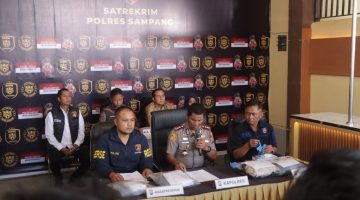 Kapolres Sampang, AKBP Hartono didampingi Kasatreskrim Iptu Nur Fajri Alim dan Kasi Humas, 