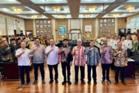 Bupati Sumenep Achmad Fauzi Wongsojudo bersama para petinggi ITPLN