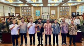 Bupati Sumenep Achmad Fauzi Wongsojudo bersama para petinggi ITPLN