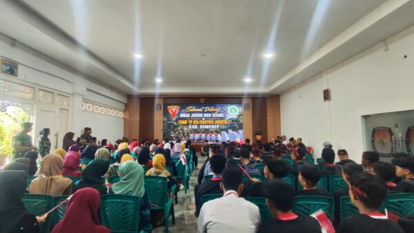Markas Yonif TP 931/Ksatria Jokotole, saat memberikan arahan kepada peserta MPLS Dikemas Lewat Edukasi Bela Negara dan Ketahanan Pangan Binar Junior High Scool
