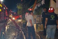 Mobil damkar usai melakukan pemadaman