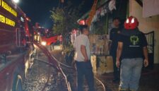 Mobil damkar usai melakukan pemadaman