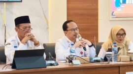 Kepala Bappeda Sumenep, Dr. Arif Firmanto (tengah)