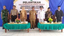 Proses pelantikan Perangkat Desa Gembleb