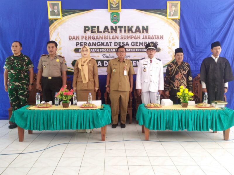Proses pelantikan Perangkat Desa Gembleb