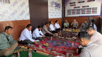 Kapolresta Sumenep KBP Ariek Indra Sentanu saat menyampaikan sambutan dalam silaturahmi di Kantor SMSI Sumenep 