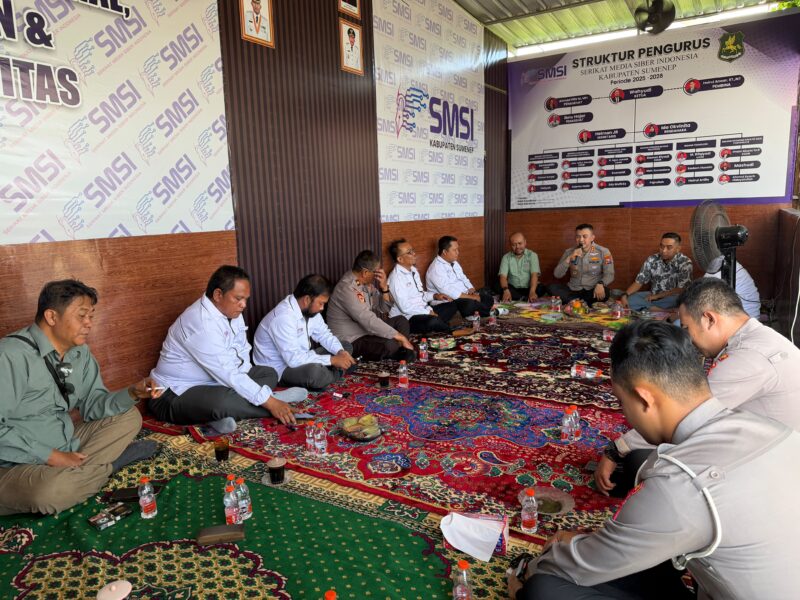 Kapolresta Sumenep KBP Ariek Indra Sentanu saat menyampaikan sambutan dalam silaturahmi di Kantor SMSI Sumenep 