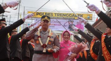 Kapolres baru Trenggalek disambut Pedang Pora 