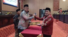 Wakil Bupati KH Imam Hasyim (kanan) dan Ketua DPRD Sumenep 