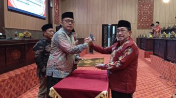 Wakil Bupati KH Imam Hasyim (kanan) dan Ketua DPRD Sumenep 