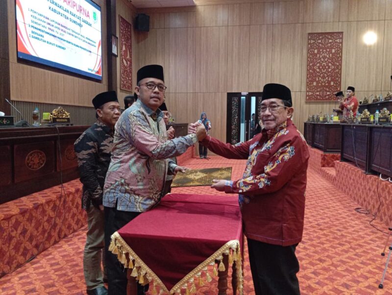 Wakil Bupati KH Imam Hasyim (kanan) dan Ketua DPRD Sumenep 