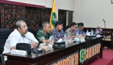 Forkopimda bersama Bupati Sumenep dalam rapat penentuan TIHT