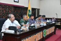Forkopimda bersama Bupati Sumenep dalam rapat penentuan TIHT