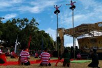 Atraksi tarian yang mengiringi syair syair pojien