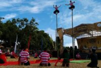 Atraksi tarian yang mengiringi syair syair pojien