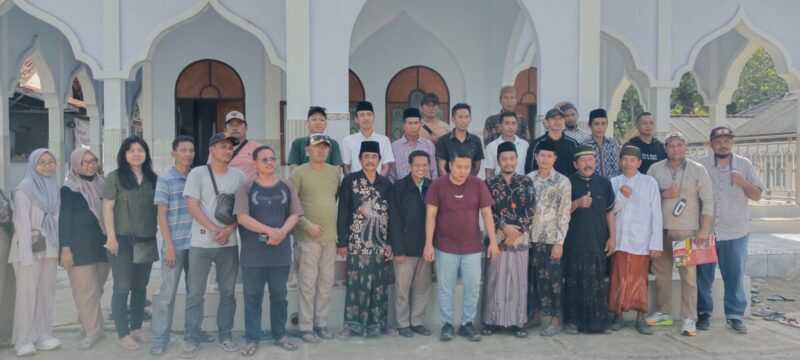 Pemkab Sumenep dan PT Elnusa bersama Anggota DPRD asal Masalembu Ahmad Juhairi dengan para tokoh Masalembu 