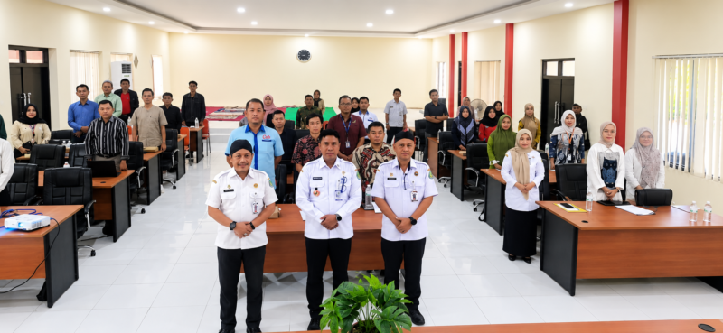 Kepala DPMPTSP Sumenep, Sekretaris dan Koordinator Substansi Penanaman Modal Herman Hariyanto, SE., M.Si,

