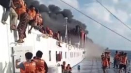 Situasi kebakaran KM Mutiara Sentosa 2