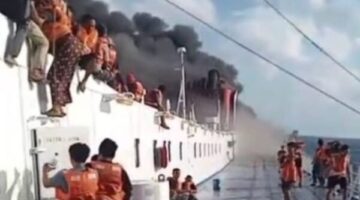 Situasi kebakaran KM Mutiara Sentosa 2