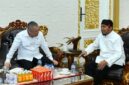 Nampak Menhub RI berbincang santai dengan Bupati Sumenep Achmad Fauzi Wongsojudo 